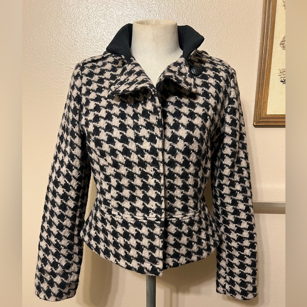 Banana Republic Black and Cream Houndstooth wool Peplum Jacket size XS